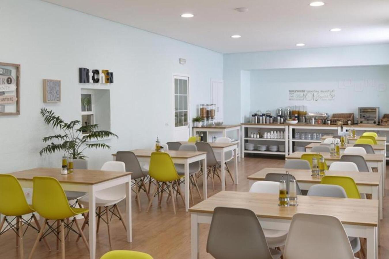 Auberge de jeunesse Residencia Abay à Madrid Extérieur photo